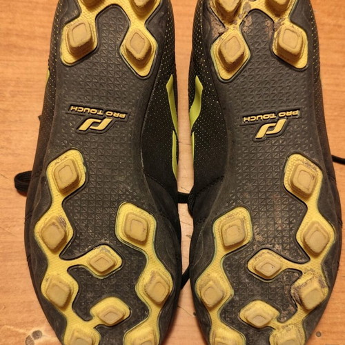 Pro Touch football shoes size 32 like new, black with studs