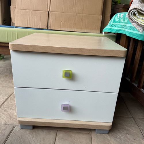 Girls' children's room like new with bed, nightstand, dresser and wall shelf