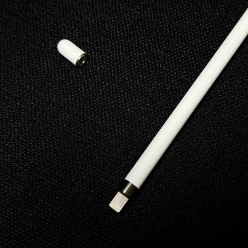 iPad 2021 9th Gen Space Gray 64GB with Apple Pencil 1st Gen like new