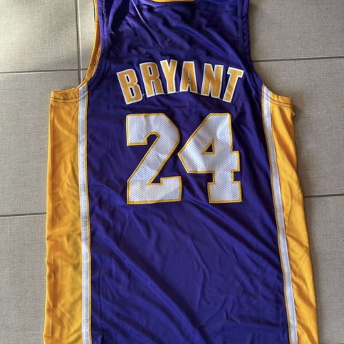 Kobe Bryant 24 Los Angeles Lakers jersey, size Large