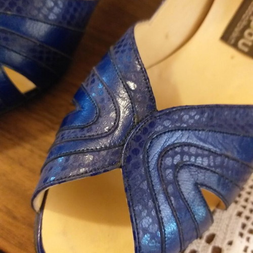 Pumps like new size 37 blue roua with unique design