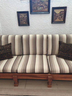 Σετ τριθέσιου καναπέ με 2 πολυθρόνες και τραπεζάκι μεταχειρισμένο, μασίφ ξύλο