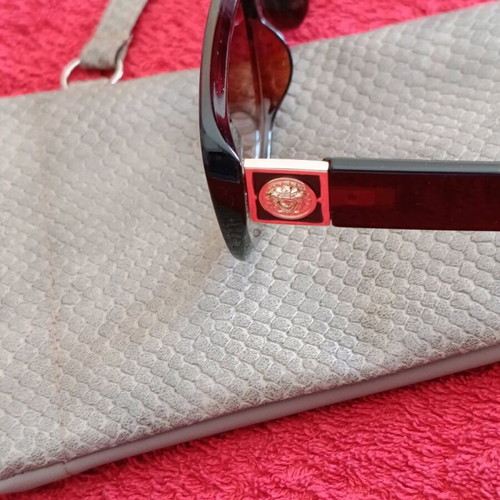 Women’s sunglasses model V9065 like new, brown tortoise with gold details