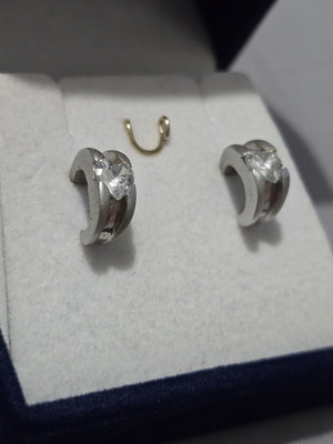 Silver earrings like new, vintage with velvet box