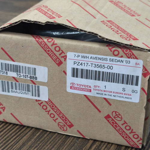 Toyota Avensis Sedan 7-pin wiring kit PZ417-T3565-00 Thule 1.5m new