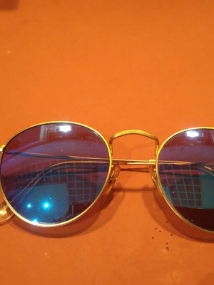 Mirror sunglasses in excellent condition polarised