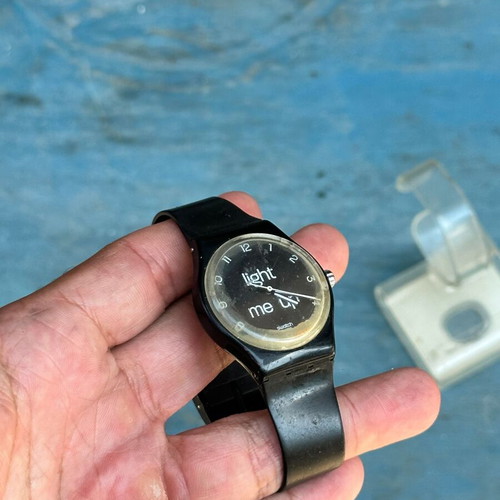 Swatch Light Me Up GB908 Black Loomi vintage watch for repair or collection