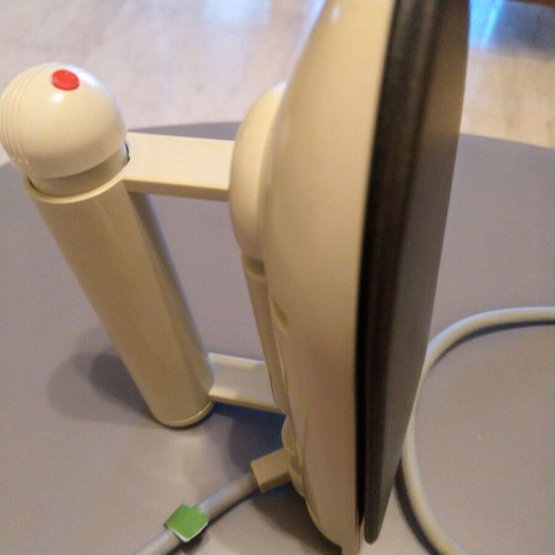 Ufesa mini travel iron like new, 45W with 50ml water tank