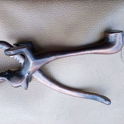 Metal nutcracker like new, 23 centimeters