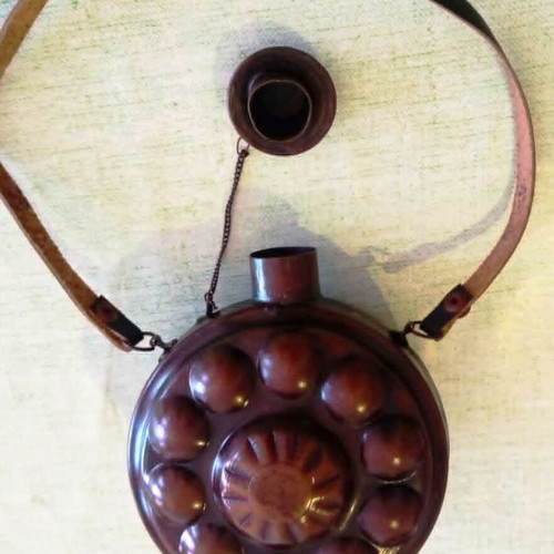 Μεταλλικό παγούρι vintage λαϊκής τέχνης δεκαετίας '70 σαν καινούργιο