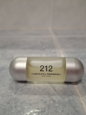 Άρωμα μίνι 212 NYC της Carolina Herrera 5 ml
