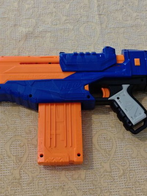 Nerf Elite blaster like new with 24 darts