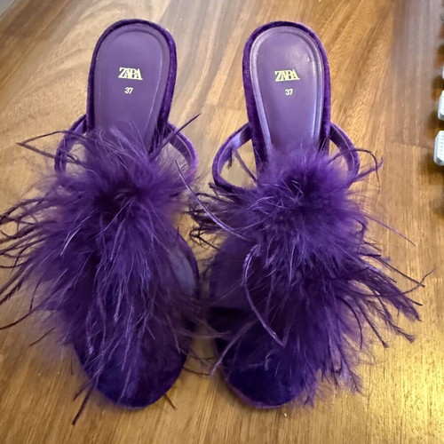Zara purple velvet sandals size 37 new with heel and feathers
