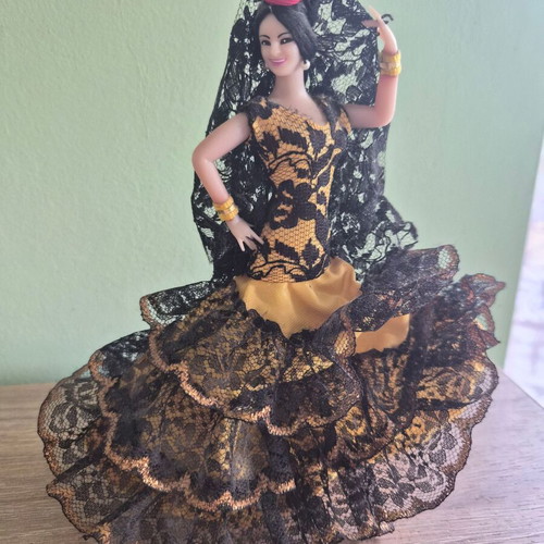 Vintage Marin Chiclana Spanish Flamenco Dancer doll like new, 18 cm