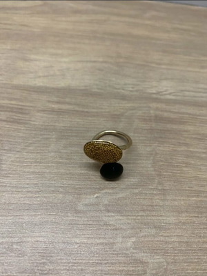 Anne ring with black and yellow stones, like new