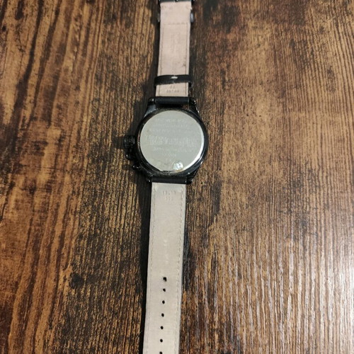 Chevignon men's watch used with leather strap and 3 Atm water resistance