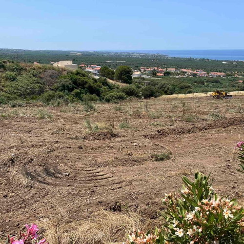 Plot of land 9,200 sqm suitable for construction in Kyparissia Messinia with view