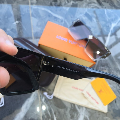 Louis Vuitton sunglasses new, black and white