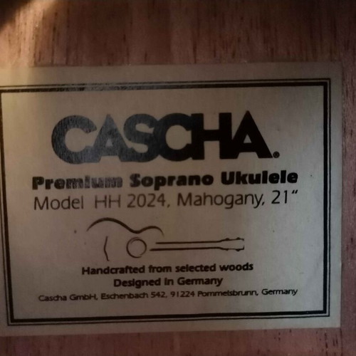 Cascha Premium Mahogany Soprano Ukulele set like new