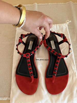 Balenciaga red flat sandals no 40 like new with black spikes