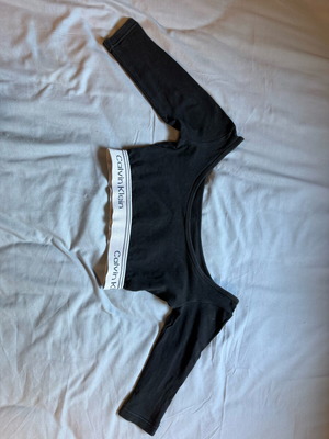 Μακρυμάνικο μπουστάκι Calvin Klein σαν καινούργιο, μαύρο