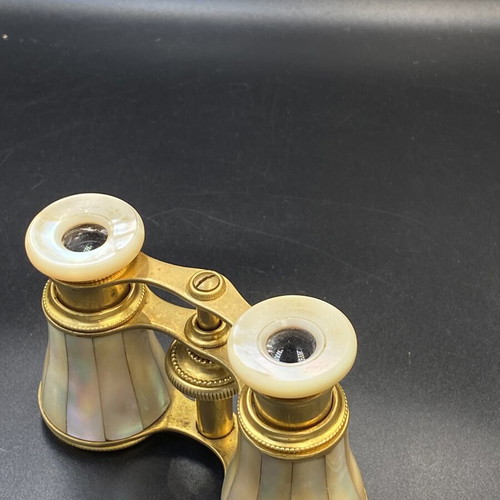 Opera Glasses Belle Époque like new, mother of pearl
