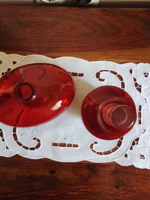 Red bottle and vase set like new, semi-crystal