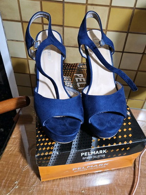 Suede high-heeled sandals new, size 39, turquoise
