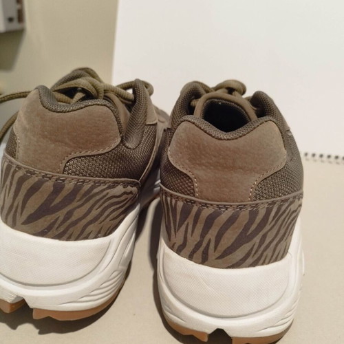 Level Anatomic leather sneakers khaki animal print size 37 like new