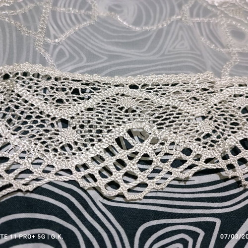Set of lace embroidered tablecloth and runner like new, 2 pieces