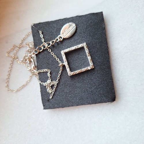 Oriflame silver necklace like new with box