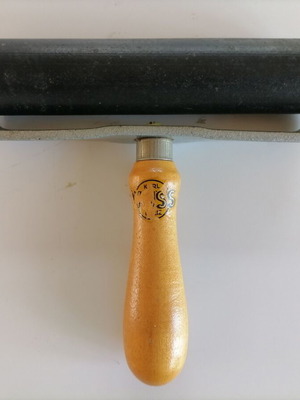 Printing roller used with wooden handle and rubber cylinder