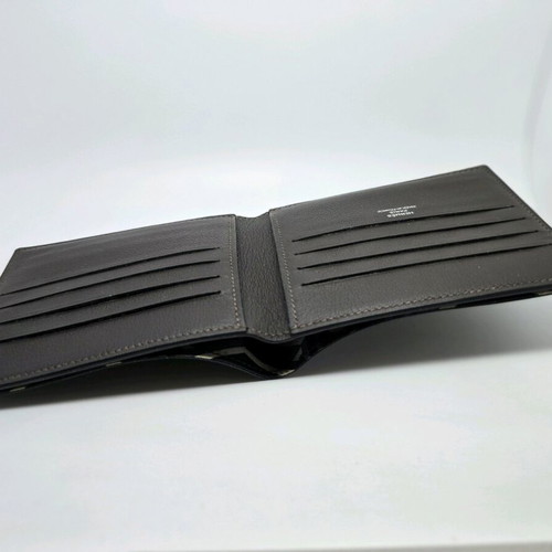 Hermes wallet like new, brown leather with silk lining