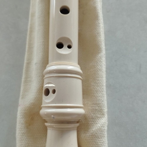 Yamaha YRS-23 soprano recorder with Method book by F. Nakas