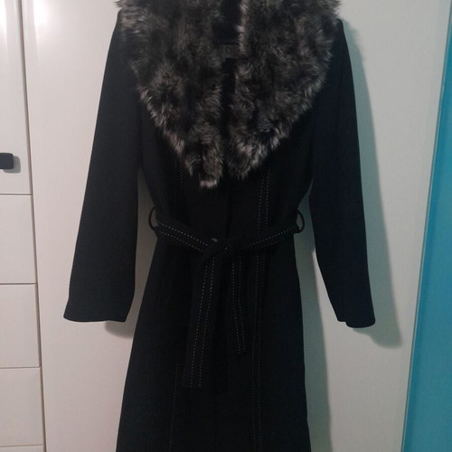 Wool coat Veto with stripe and detachable fur collar like new, black