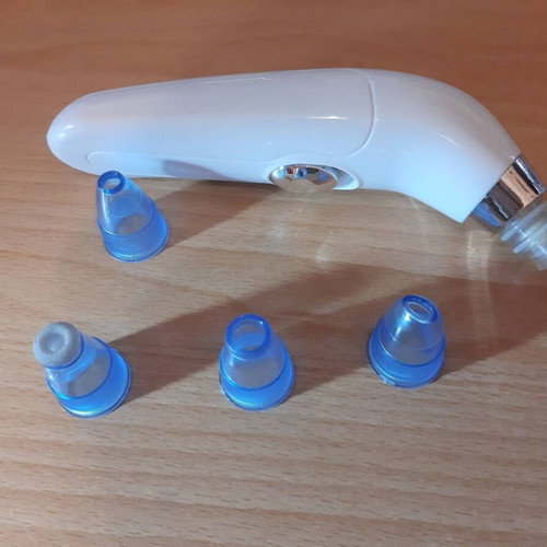 Facial cleansing device like new with 4 heads