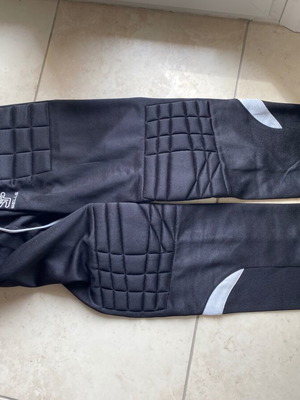Sells football pants and leggings used, size Large