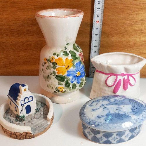 Ceramic decorative set like new, 4 small pieces including vase and church souvenir