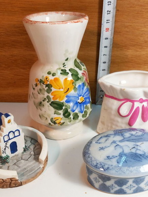 Ceramic decorative set like new, 4 small pieces including vase and church souvenir