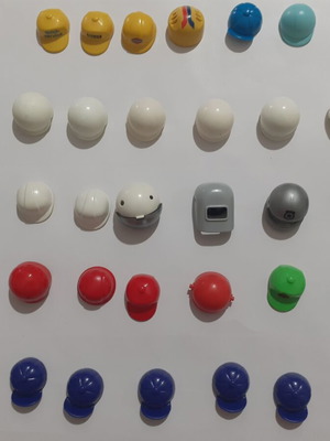 Playmobil lot of various hats like new