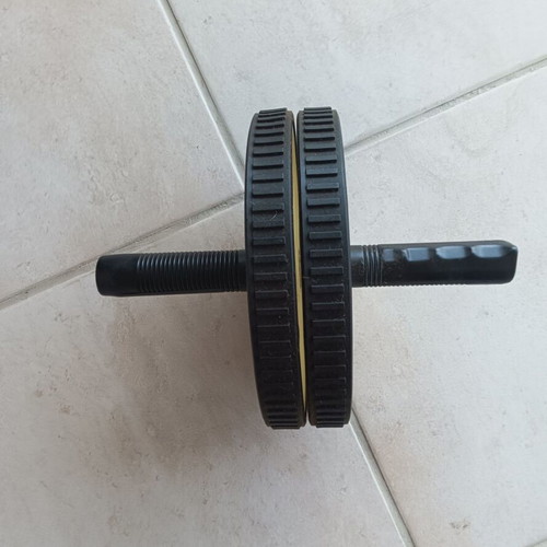 Ab Roller with Double Wheel like new for Core Training