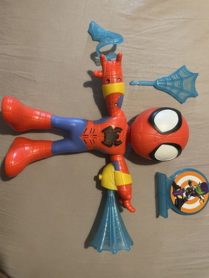 Marvel Spidey and His Amazing Friends Electronic Suit Up Spidey interactive figure, Hasbro