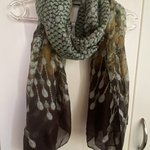 Lynne scarf like new, green and brown