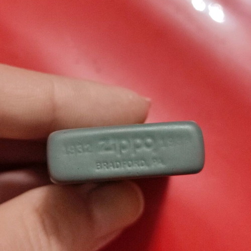Slim Zippo lighter used, collectible (1989)