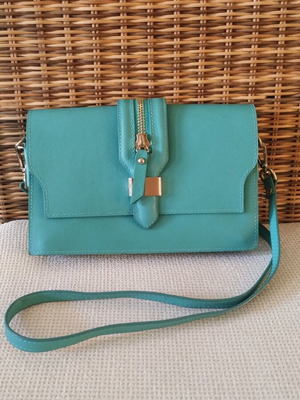 Beautiful Tiffany-colored bag