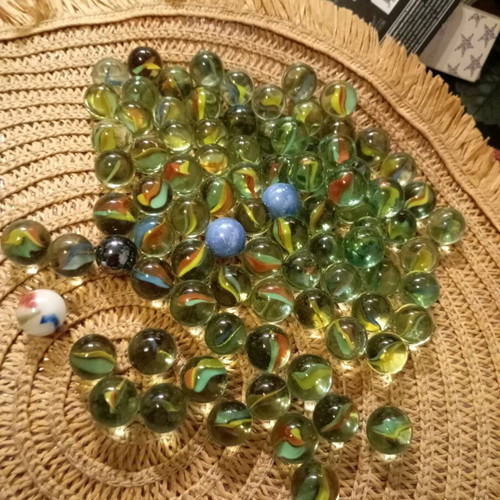 Glass marbles collection like new, set of 90 pieces