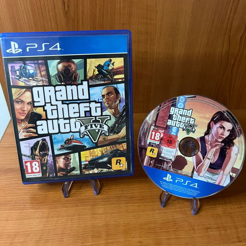 Grand Theft Auto V PS4 used, complete edition