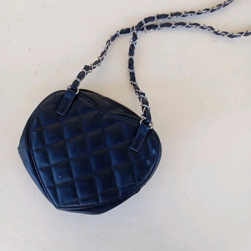 Quilted heart crossbody bag black like new with chain