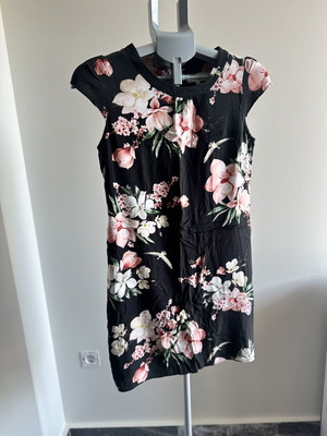Floral mini dress Billie And Blossom Dorothy Perkins like new, black multicolor