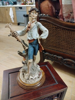 Boy statue with wooden base like new, height 35cm